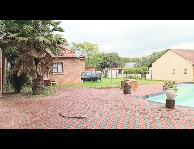 4 BEDROOM HOUSE FOR SALE IN LOMBARDY EAST